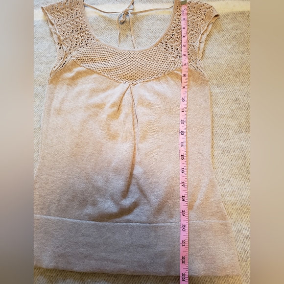 Le Chateau 100% cotton top w crochet cap sleeves beige neutral natural fiber - Picture 8 of 12
